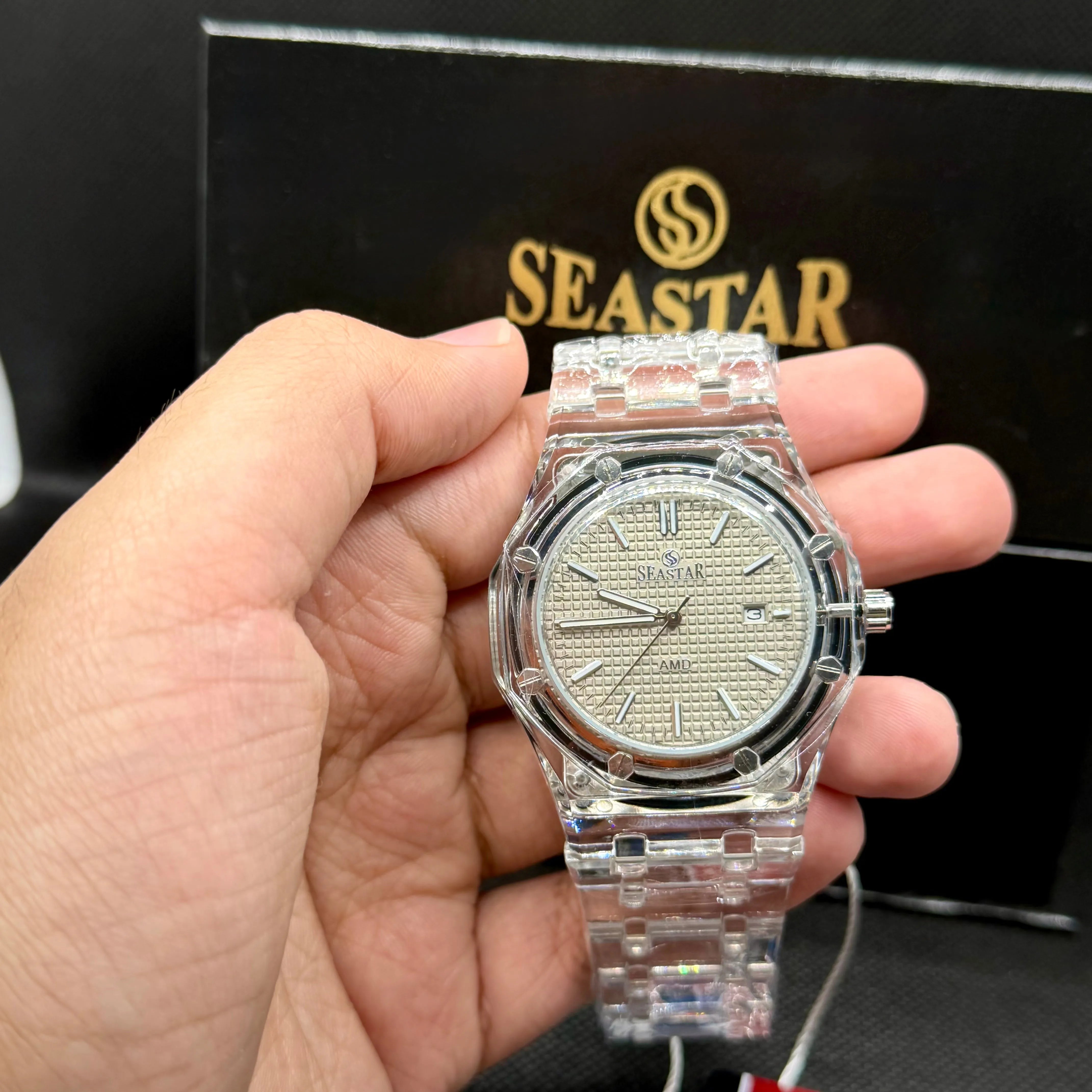 Transparent Glass Seastar Watch - Water Resistant